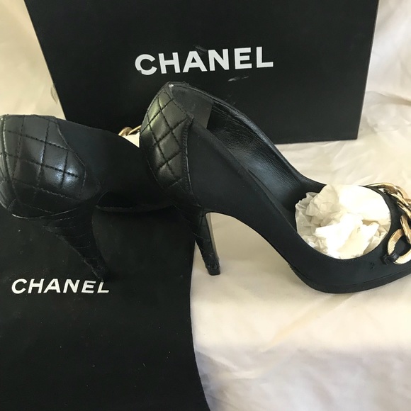 Chanel 31/2”heelBlack quilted lather size6(36) - Picture 6 of 8